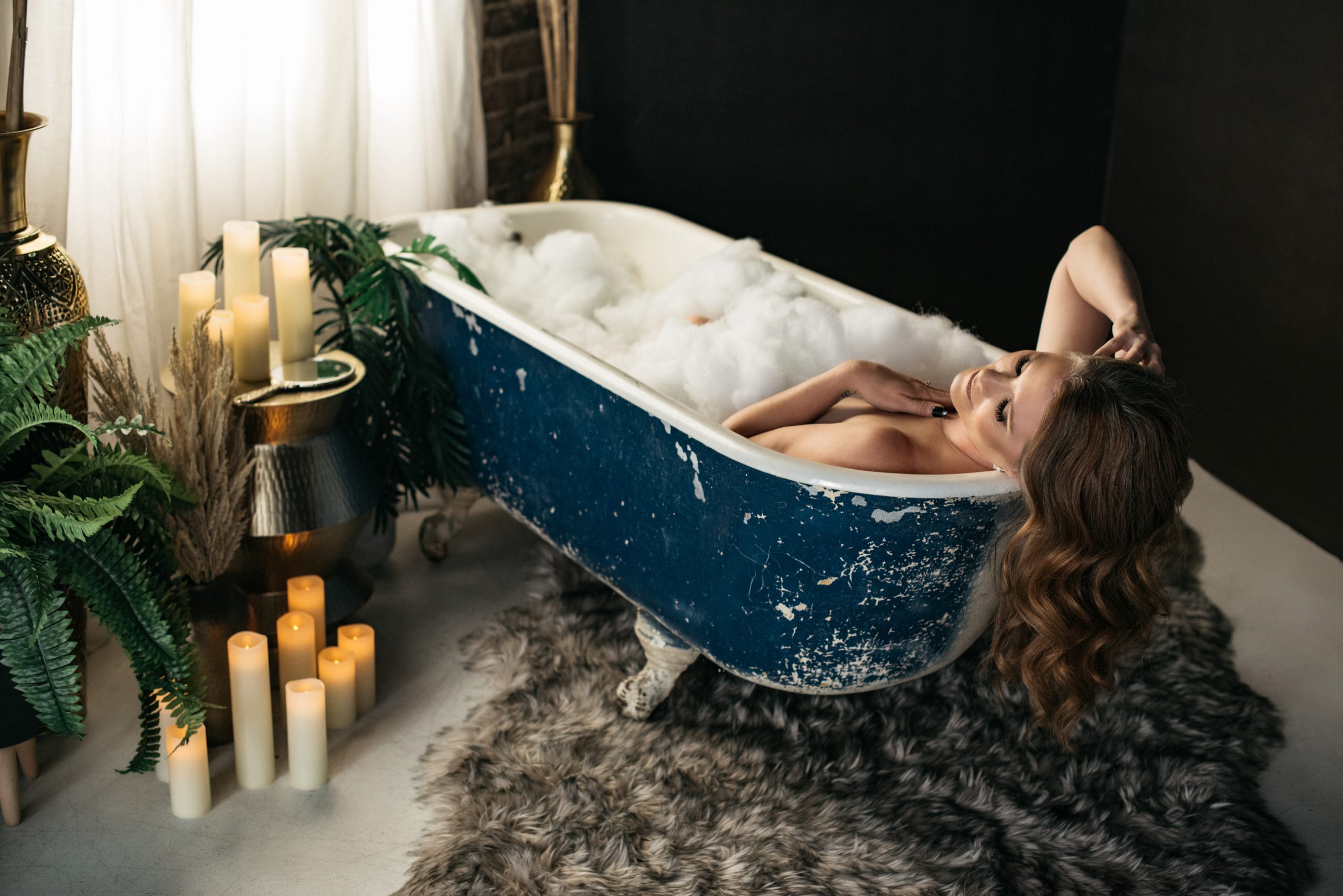 Sacramento Boudoir photos in bathtub Sacramento Boudoir photos in bathtub