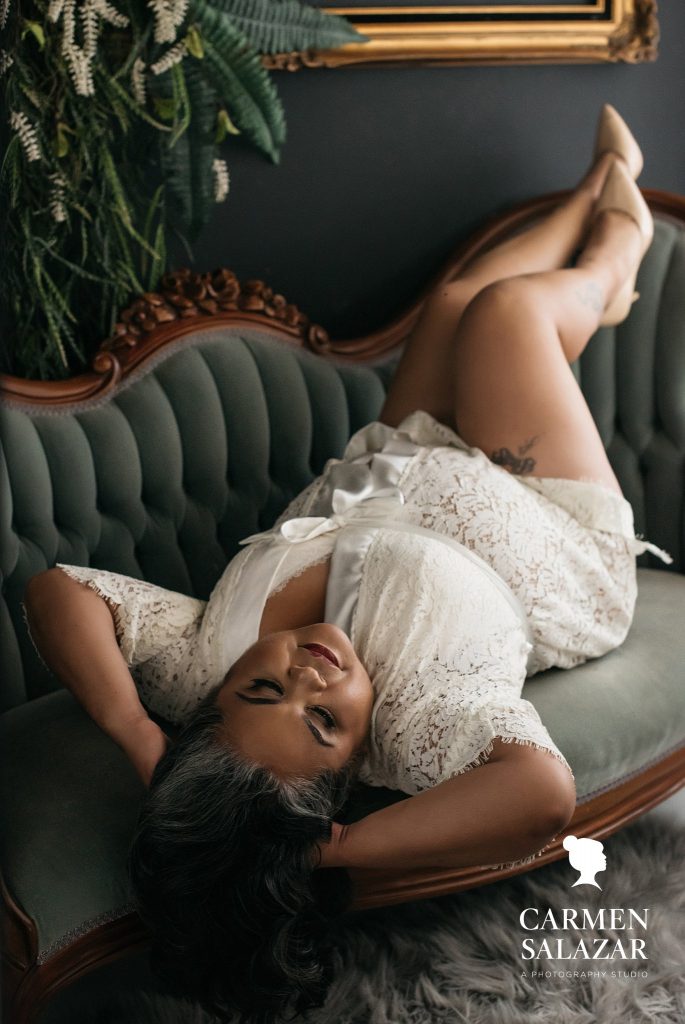 woman in detailed white robe; ideas for mature boudoir clients, photography by Carmen Salazar