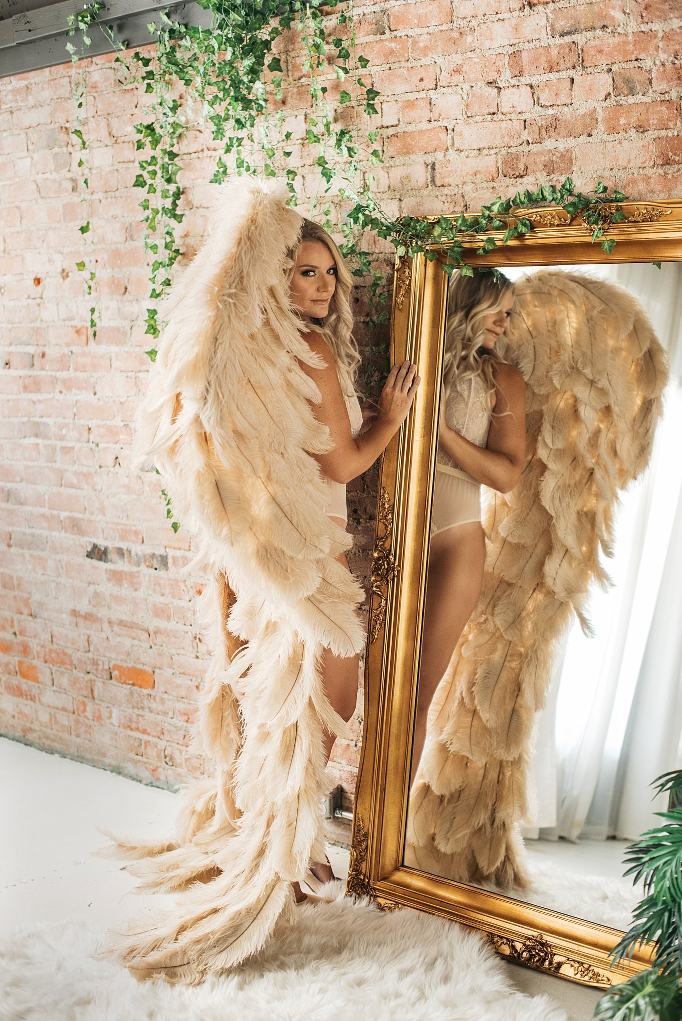 Angel-Wing-boudoir-inspo-for-blonde-women-by-Sacramento-Boudoir-photographer-near-me