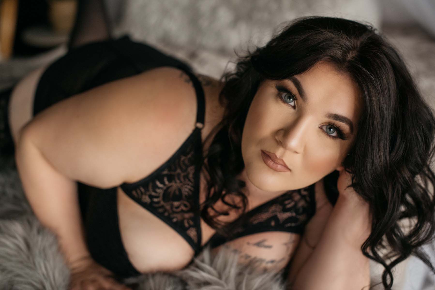 boudoir-for-nurses-and-healthcare-workers-sacramento-ca Brightly lit boudoir portrait of woman posing